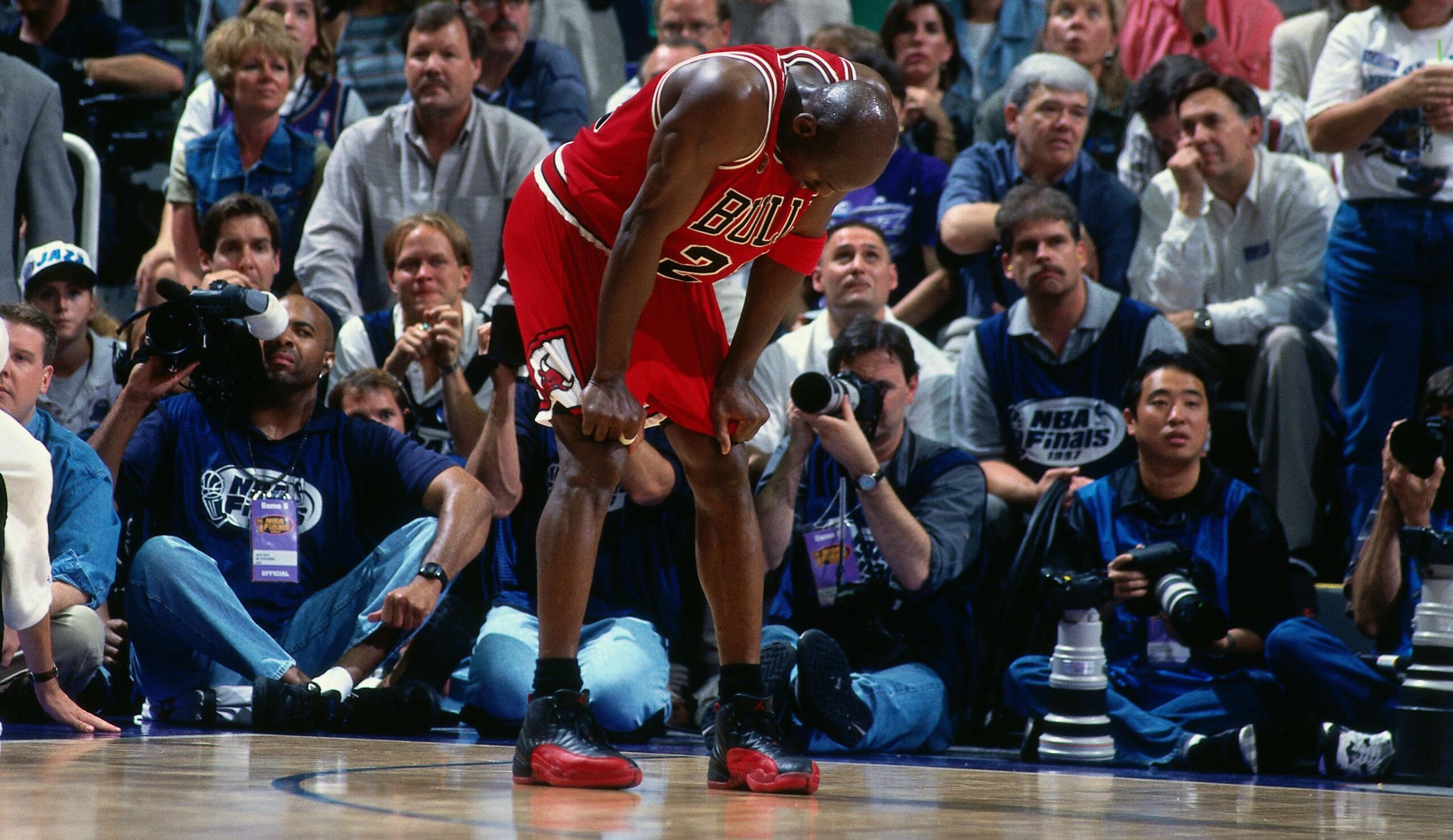 Michael Jordan wearing the Nike Crew SFB MOUNTAIN x UNDERCOVER OBSIDIAN BV4580 400 in the Flu Game