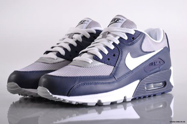 nike air max navy blue and white