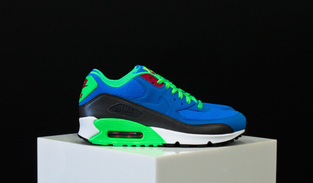 lime green and black nike air max