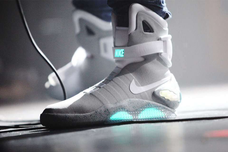 nike air mag with power laces