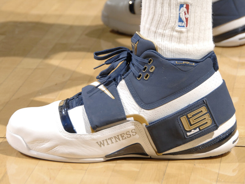 what shoes did lebron wear in 2016 finals