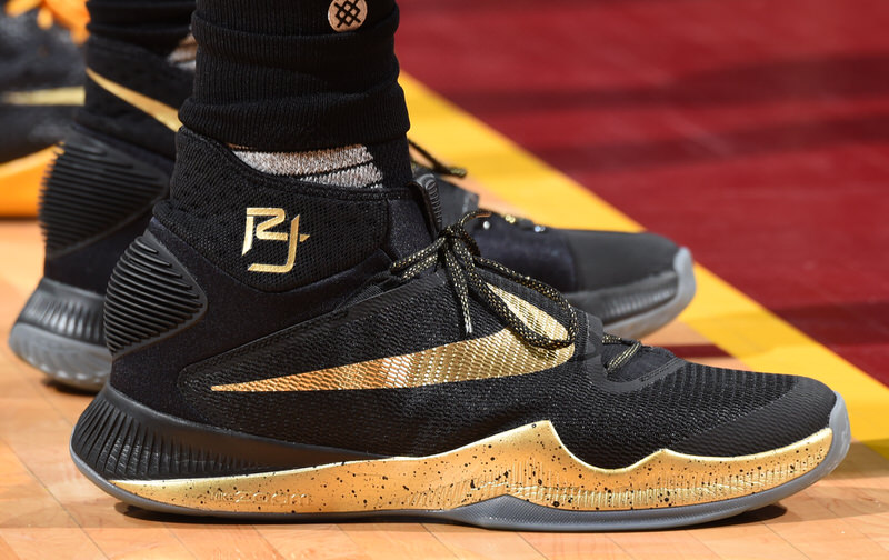 kyrie irving 2016 shoes