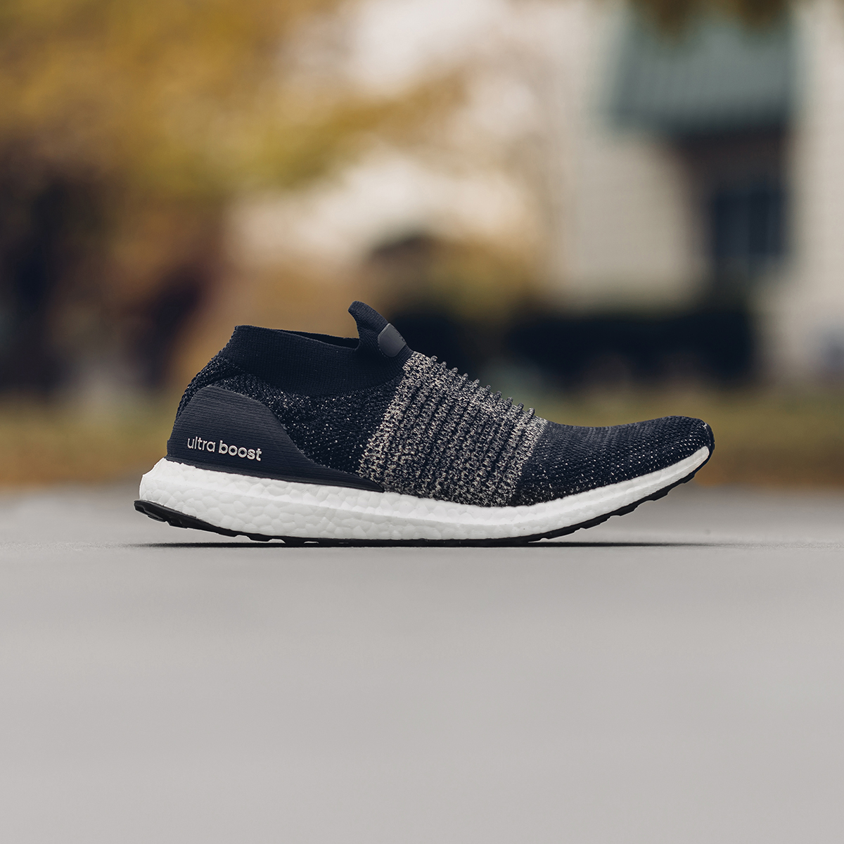 ultra boost laceless running
