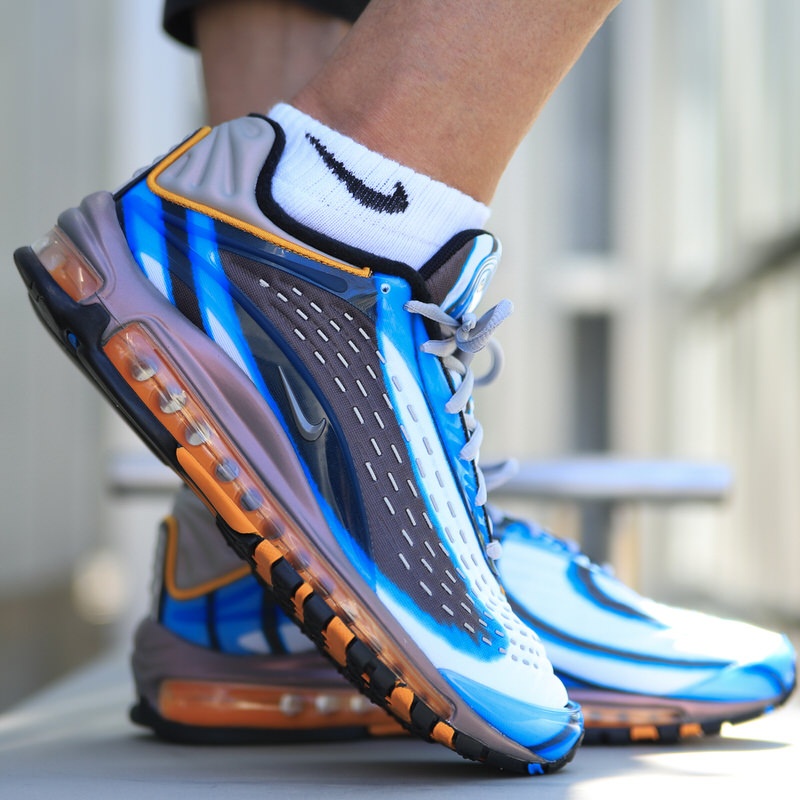 air max deluxe se on feet