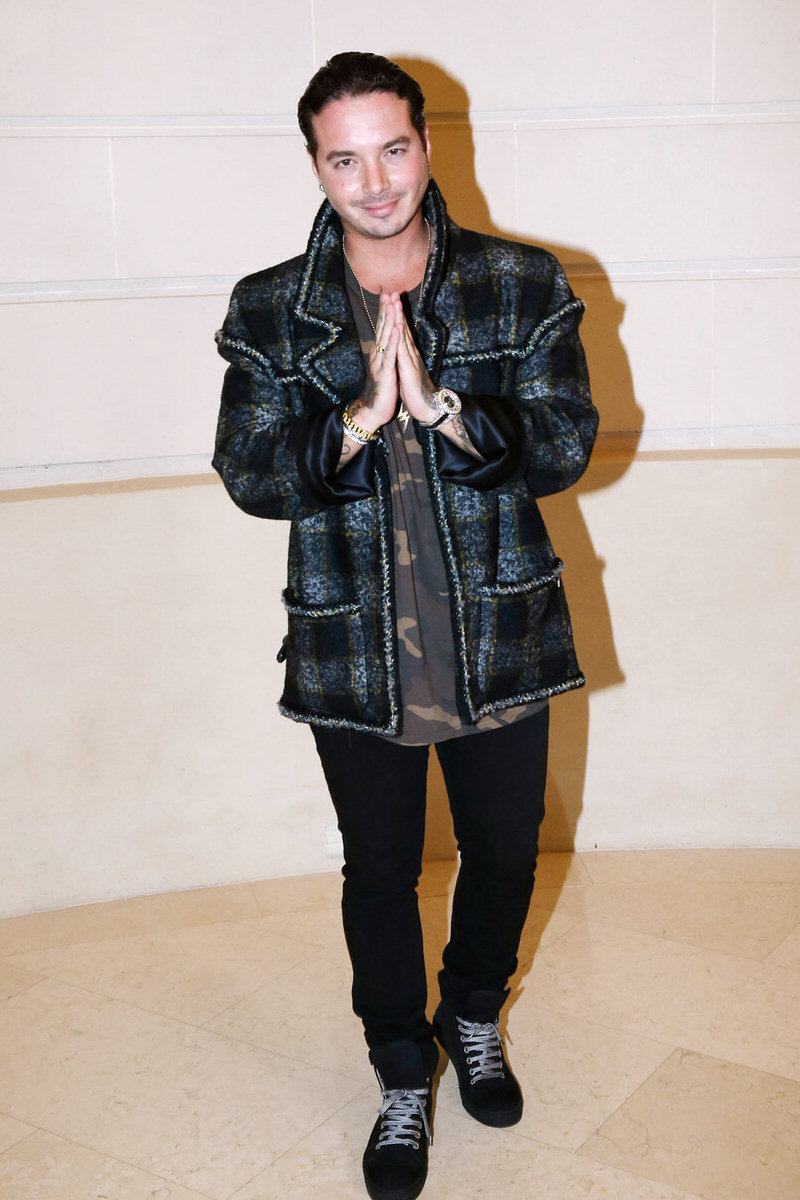 J Balvin experiments with merging plaid and camo tones with his jacket and tee combo.