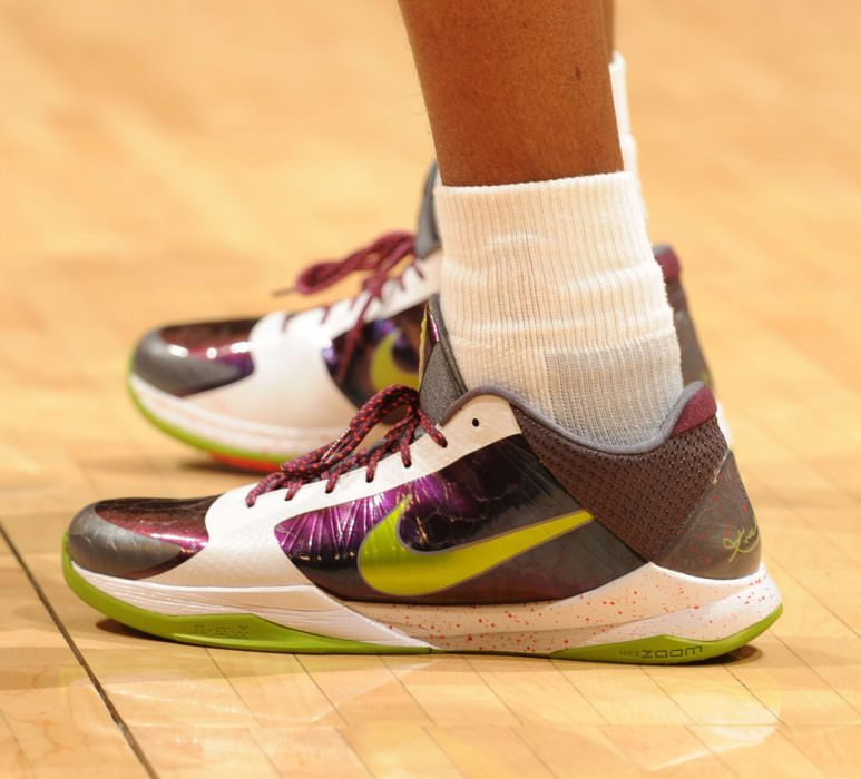 Kicks on Court Classic // Kobe Lights Up Christmas in 