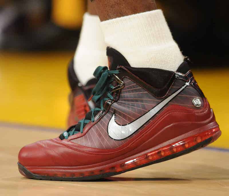 Sneaker Moments: Tracy McGrady and LeBron James Battle on Christmas Day