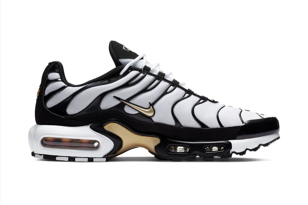 white and gold air max plus