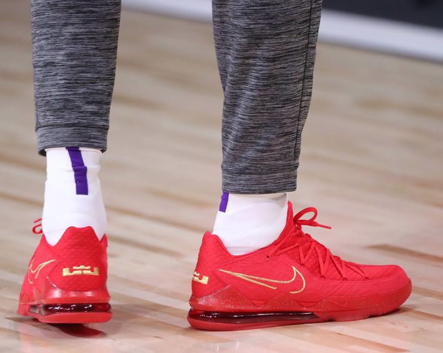 The King Rocks the LeBron 7 