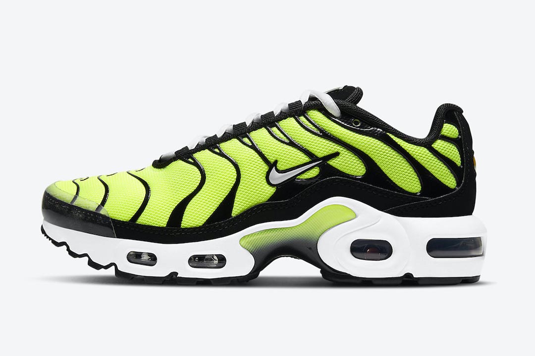 black and lime green air max plus