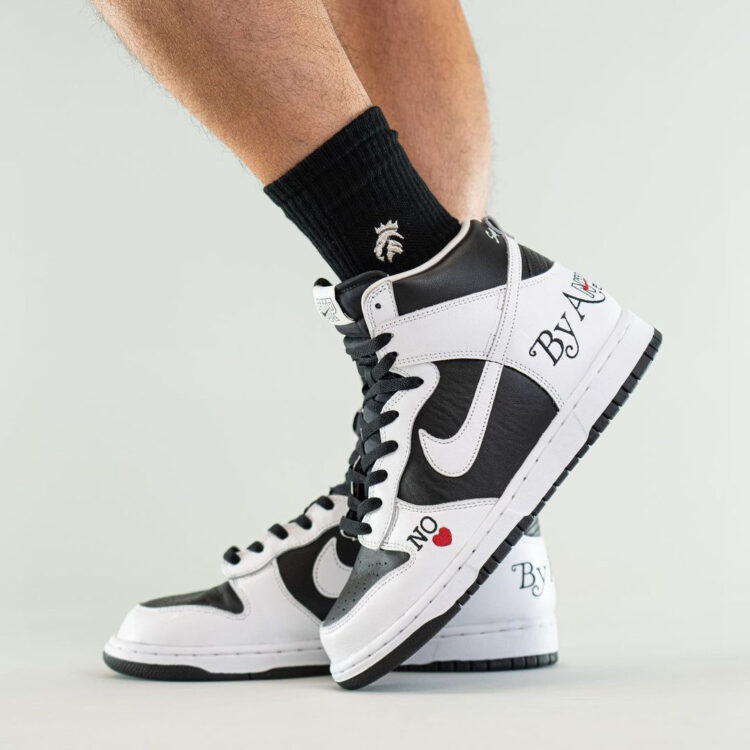 MasterChefIan on X: WORLDS FIRST LOOK Supreme x Nike SB Dunk High!!!  #Supreme #nike #dunk #high #sneakers  / X