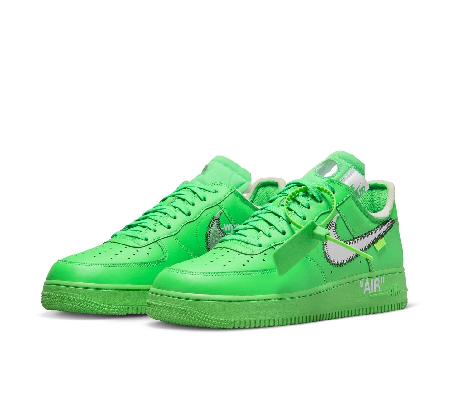 Brooklyn Museum employees rockin the green OW Air Force 1s 🔥🥵🔥