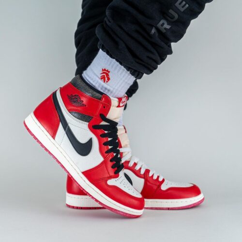 Air Jordan 1 Retro High OG Chicago 