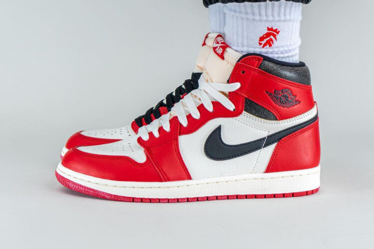 Air Jordan 1 Retro High OG Chicago 