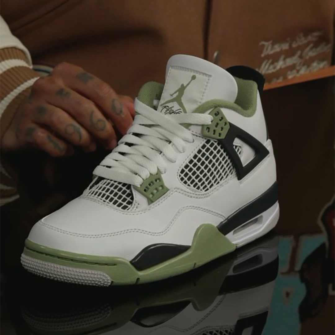 Air Jordan 4 WMNS 