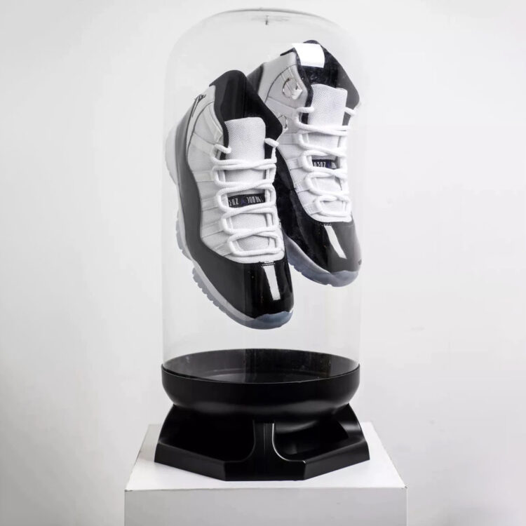 Sneaker Display Capsule