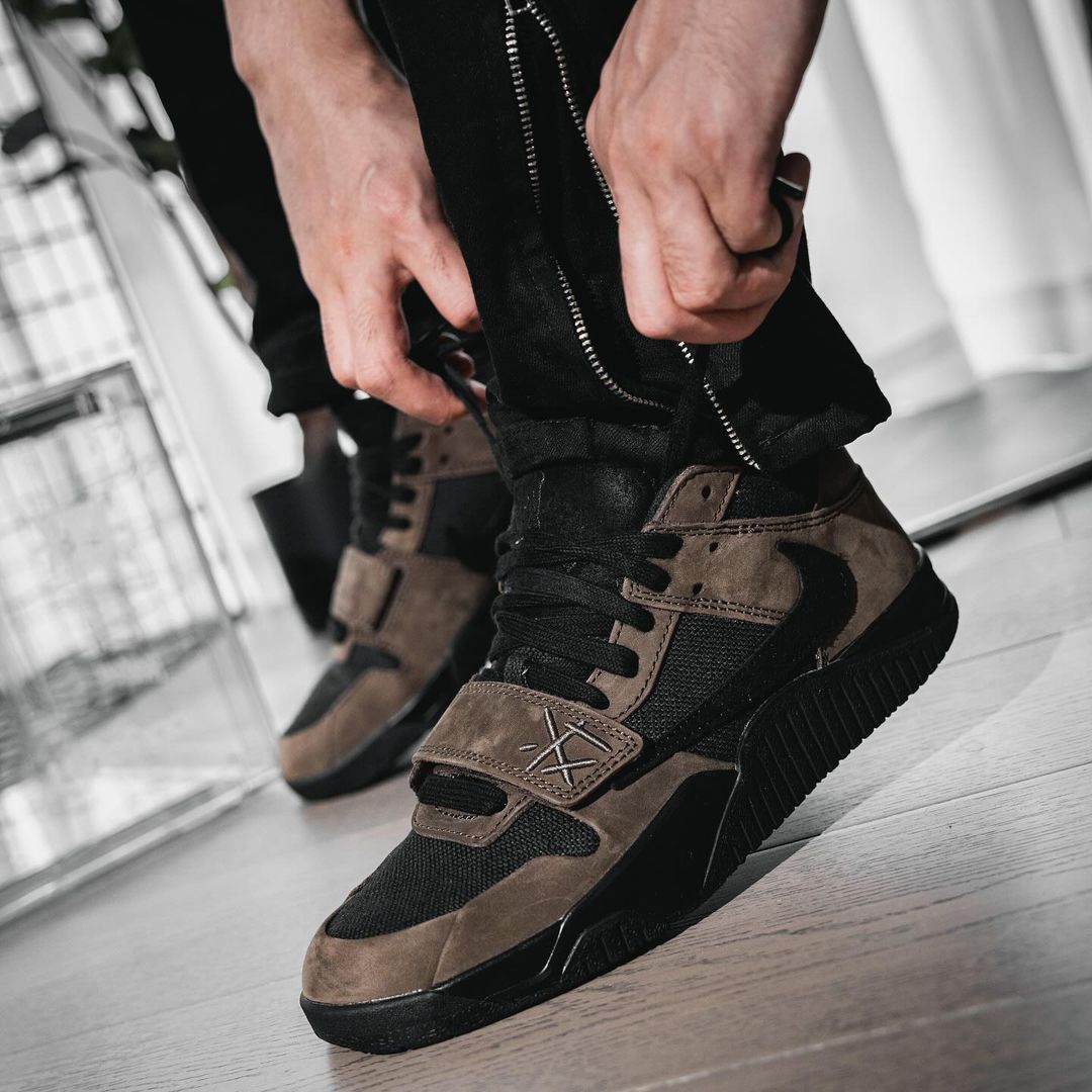 Travis Scott x Jordan Jumpman Jack "Mocha" FZ8117-200