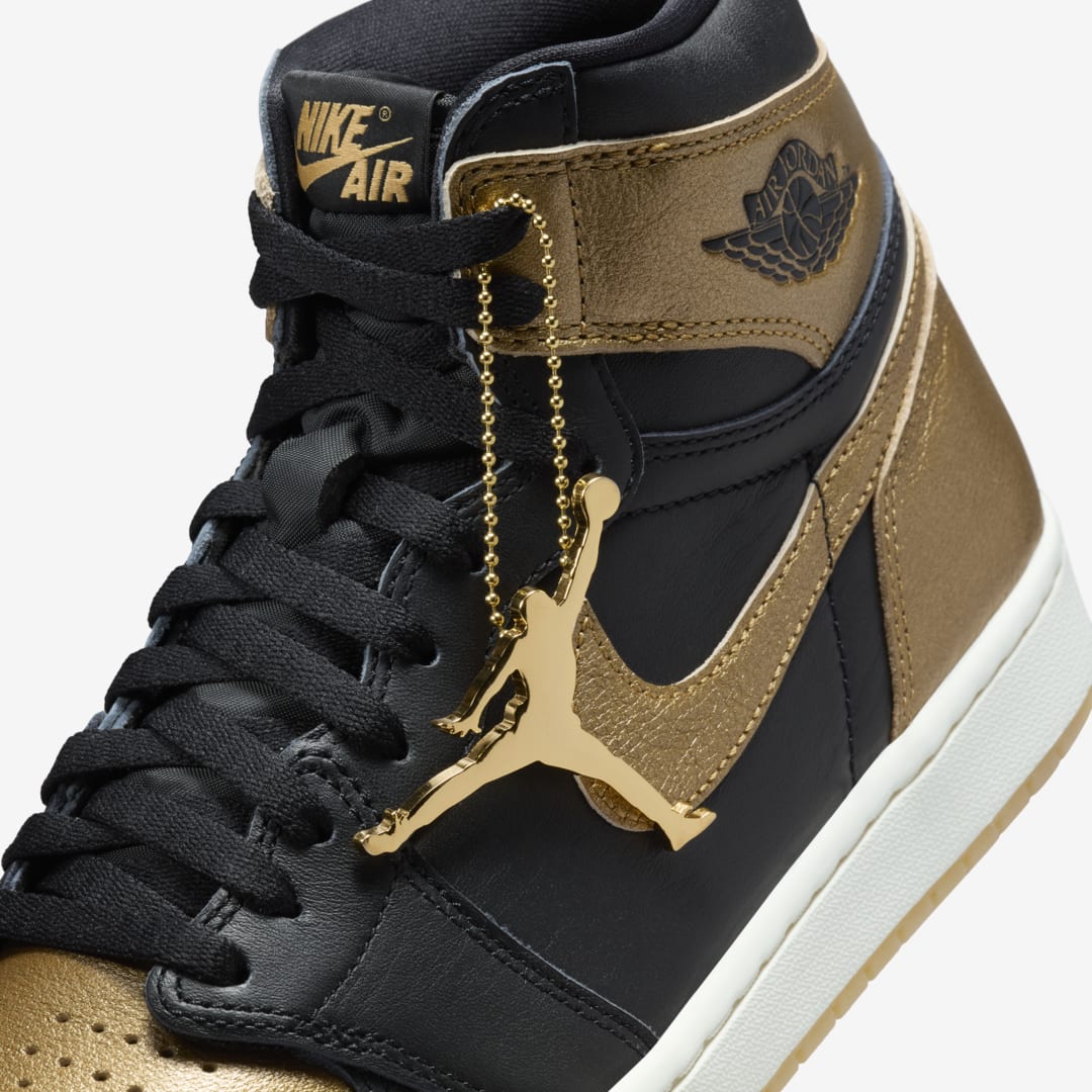 Air Jordan 1 High OG "Metallic Gold" DZ5485-071