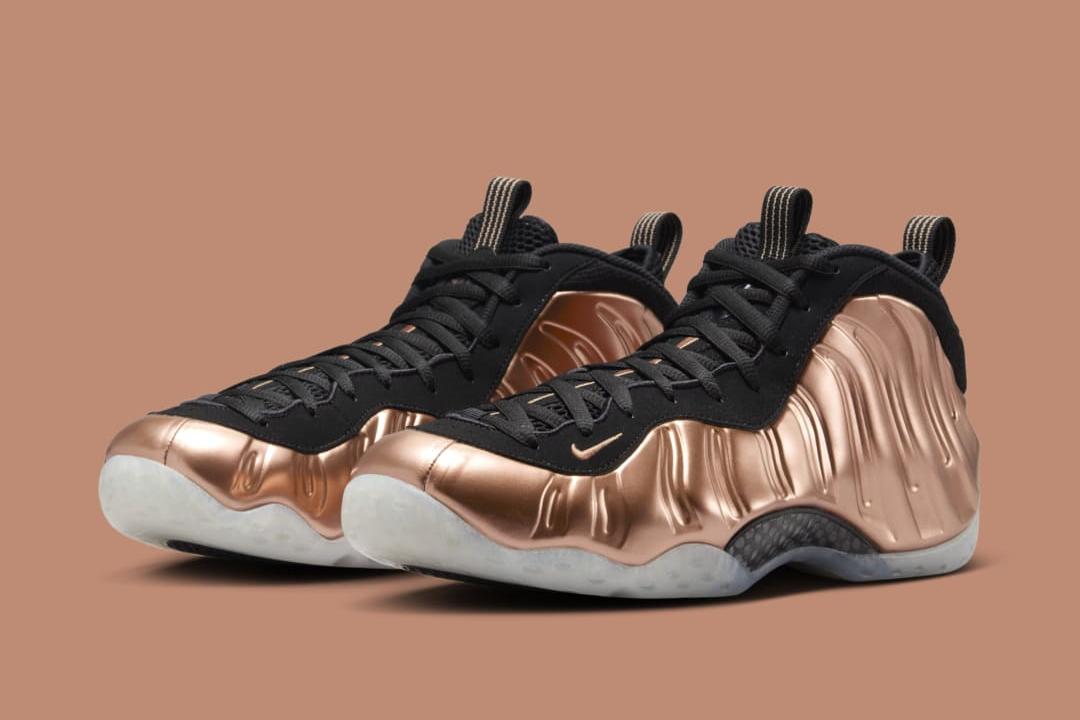 Nike air foamposite one metallic gold hotsell