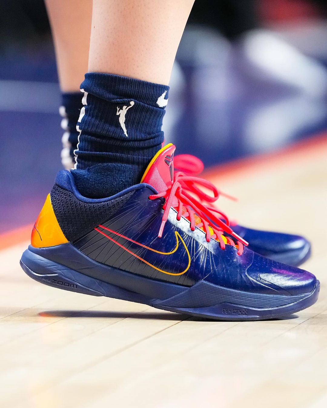 caitlin clark nike precio kobe 5 pe indiana fever blue yellow 2