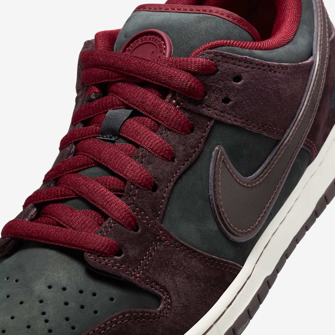 RIOT Skateshop x Nike SB Dunk Low "Dark Beetroot" FZ1289-200