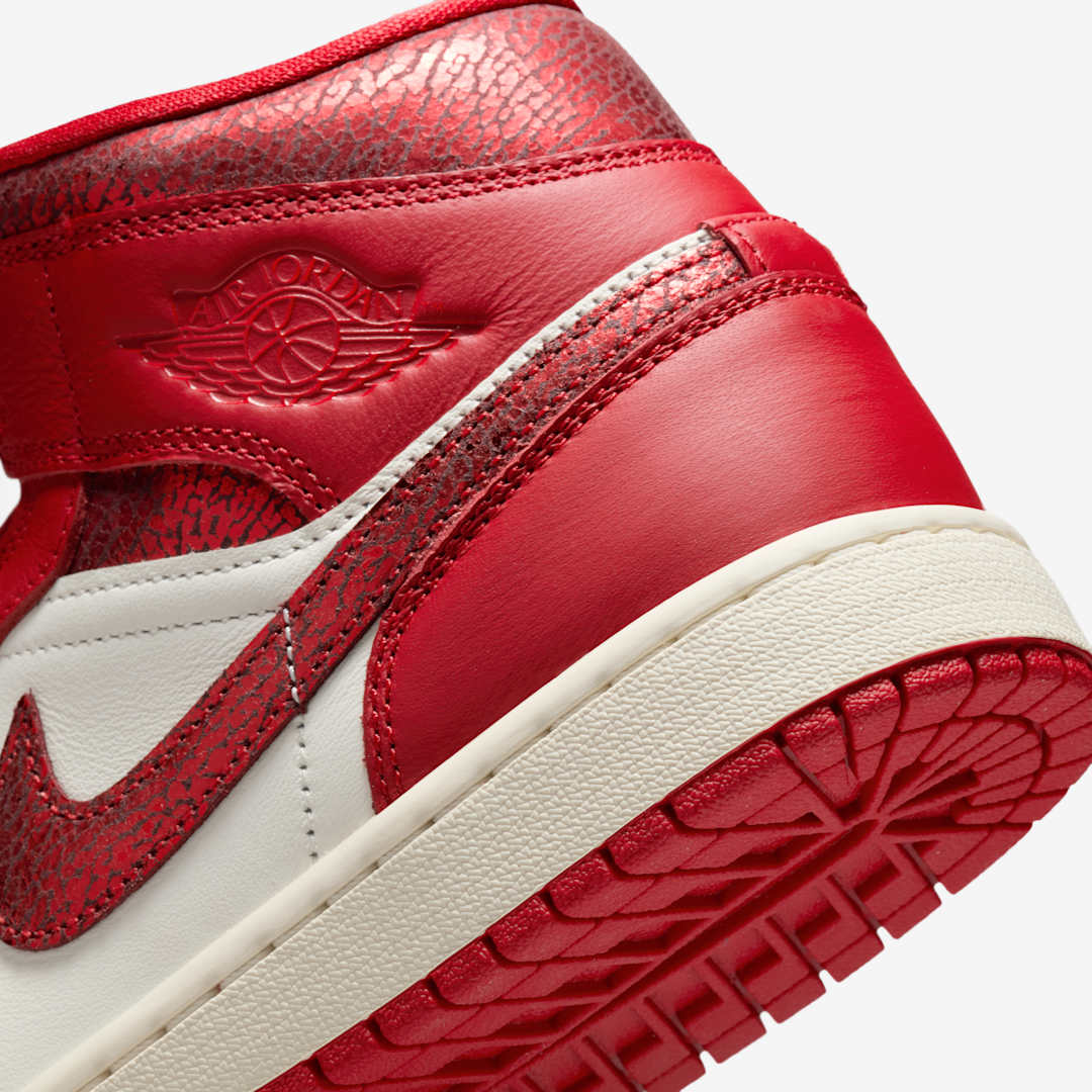 Air Jordan 1 Mid WMNS HJ9337-106